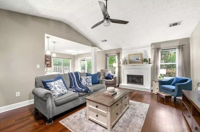 Photo - 1324 Pinebreeze Way