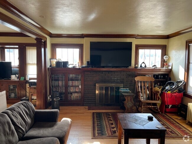 Building Photo - 1530 Grand Ave Unit Upper Rental