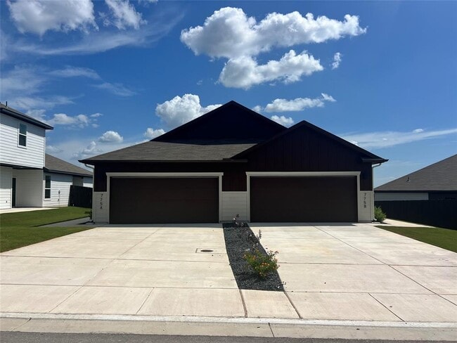 Photo - 775 Staglin St