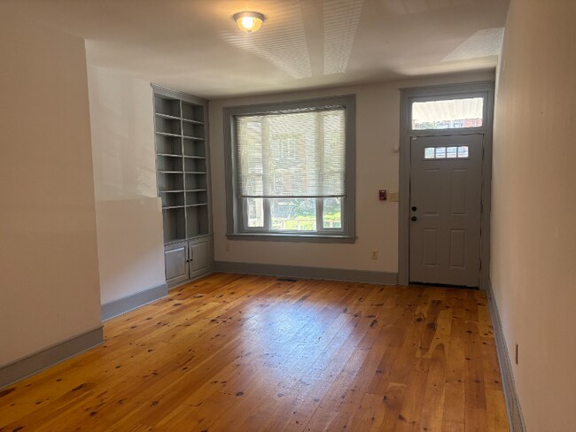 Photo - 429 W Bringhurst St Unit 1