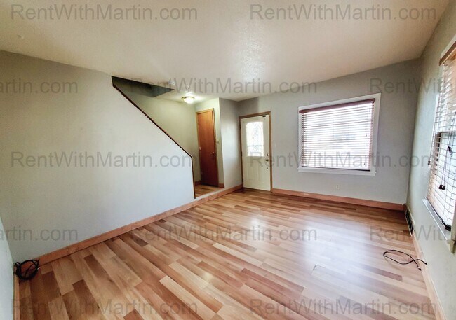 Photo - 1112-1114 Byron Ave Unidad 1114