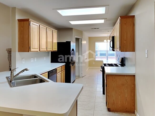Photo - 737 Oak Dale Ave