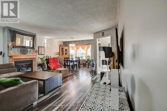 Photo - 70 Nectarine Crescent