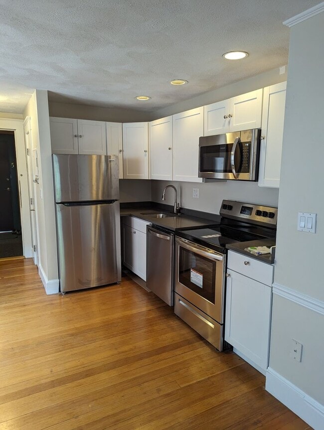 Photo - September 1 Brighton Cleveland Circle 2 bedroom for 9/1!