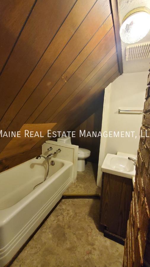 90 Clinton Ave Apartment Unit 3 Winslow, ME