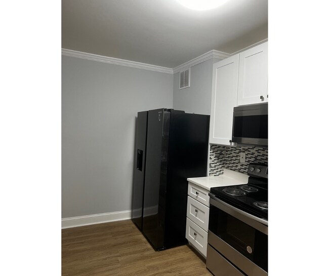 Photo - 2406 Wilkens Ave Unit 4 Available Priv. Bath $850 4