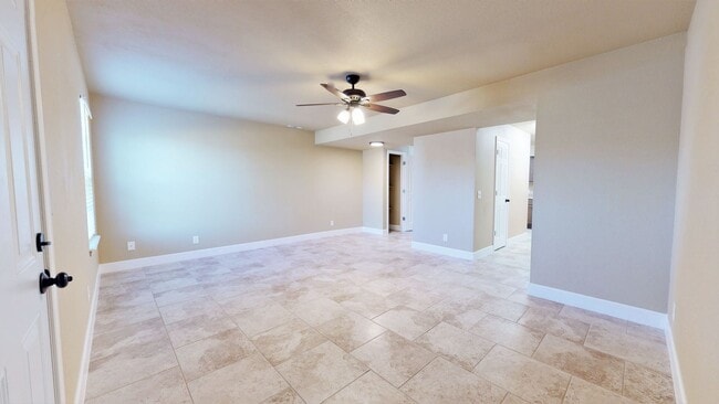 Photo - SUNFLOWER TRIPLEX Unit 4121