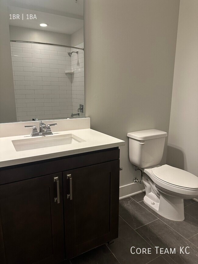 Photo - 106 W 14th St Unidad 1407