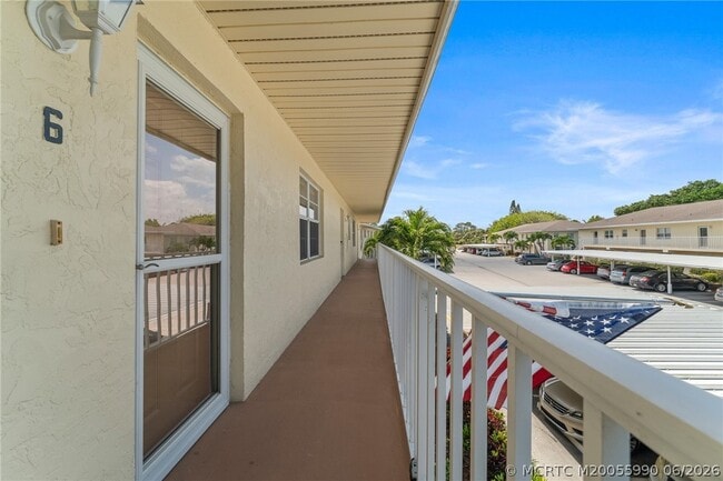 Building Photo - 2950 SE Ocean Blvd Unit 120-6