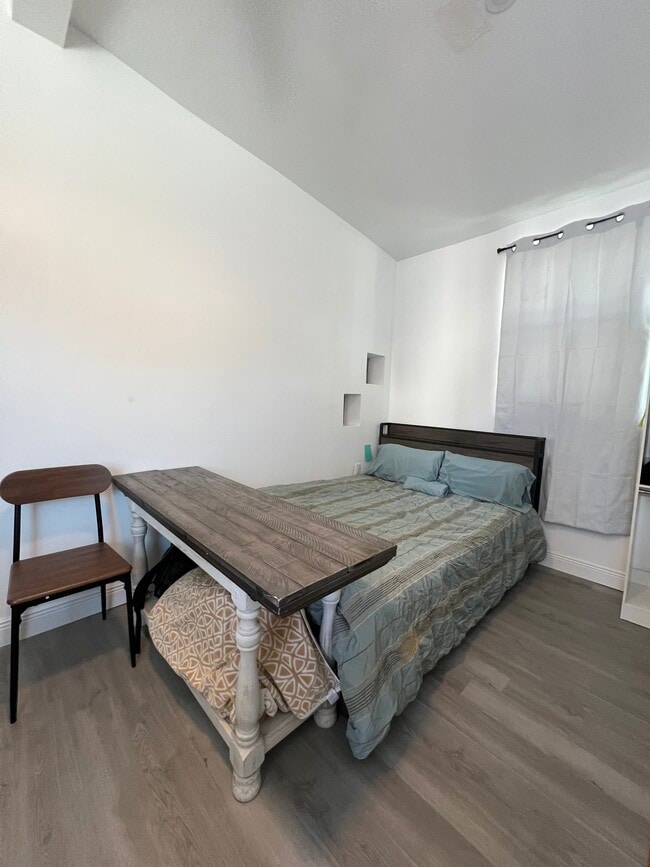 4170 NE 15th Ave Unit 3