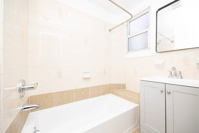 Photo - 667 Glenmore Ave