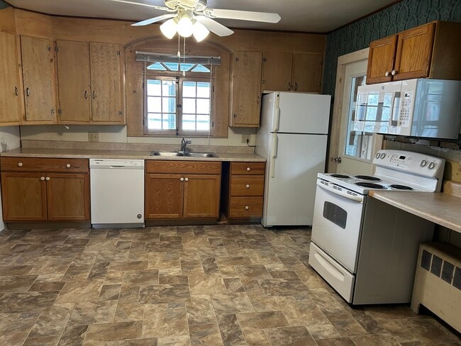 Building Photo - 31 Cogswell St Unit Apt2