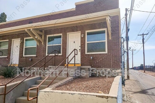 Building Photo - 1100 Cedar St Unit 6