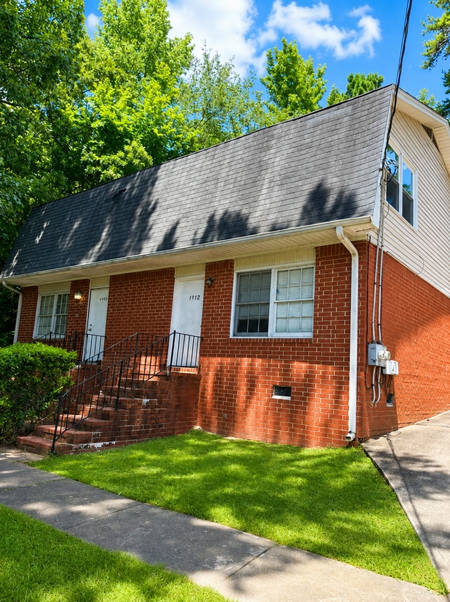 Building Photo - 1900 Lyle Dr Unit 1902