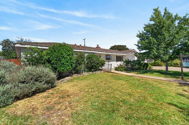 Spacious 4-Bed Oasis with 2 Full Baths