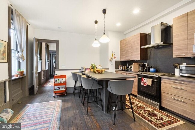 Photo - 2318 E York St Unit 1