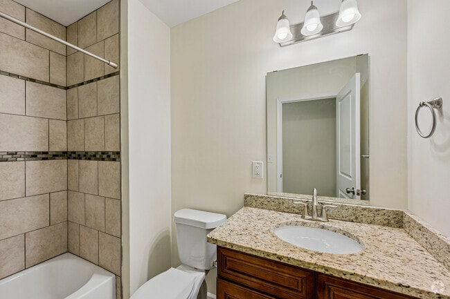 1BR, 1BA - 632SF - Bathroom - The Lofts at Southworth