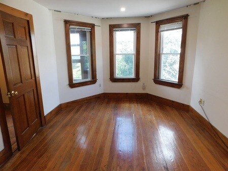 Building Photo - 55 Porter Rd Unit 1 Rental