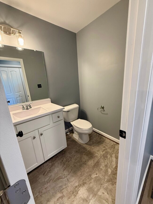 Main level powder room - 112 Brenleigh Ct