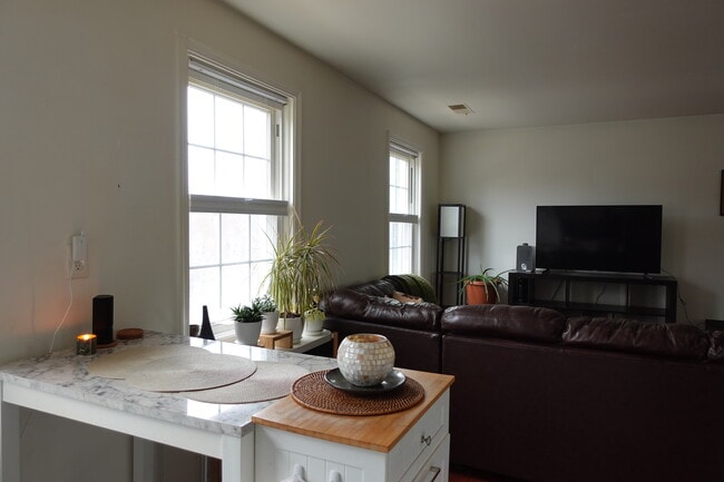 Photo - 2001 Fort Davis St SE