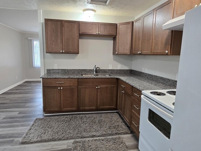 Photo - 584 Glenwood Ave