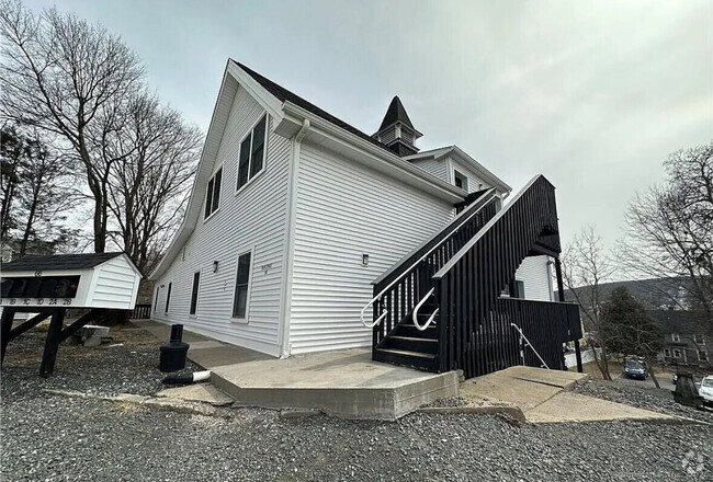 Building Photo - 60 High St Unit 1A Rental