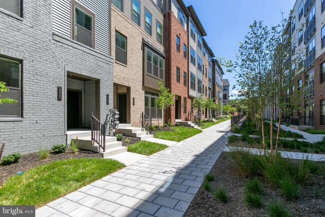 Photo - 2328 Water Promenade Ave