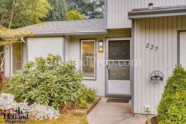 Photo - Edgefield 223/225-Rau Unit 225