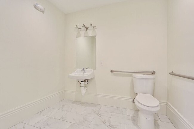 Photo - 4999 Burgundy St