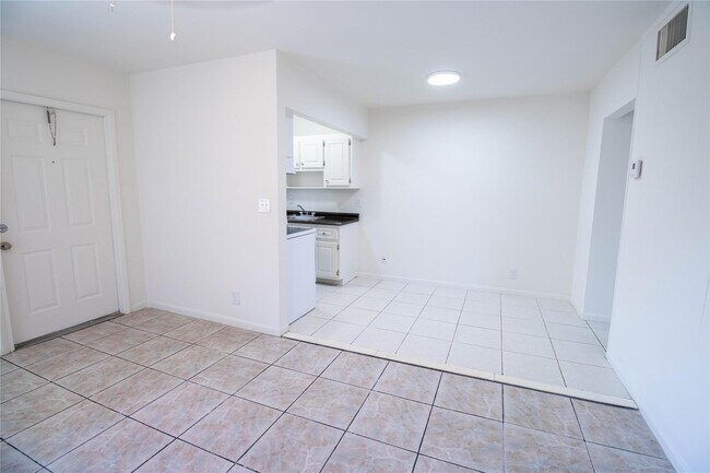 Photo - 1727 Liberty St Unit 13