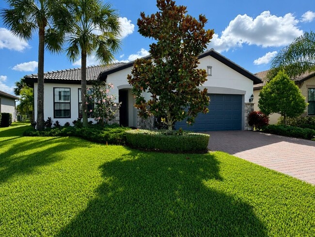 Photo - 348 SE Courances Dr