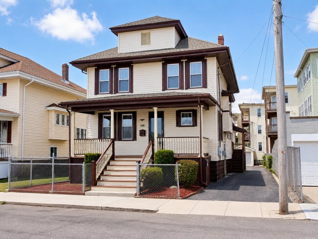 Building Photo - 126 2nd St Unit 1