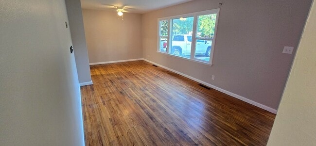 Photo - 129 Edgemoor St