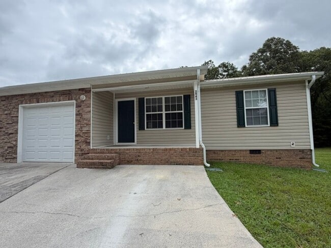 Building Photo - 2 Bedroom 2 Bath Duplex with Garage