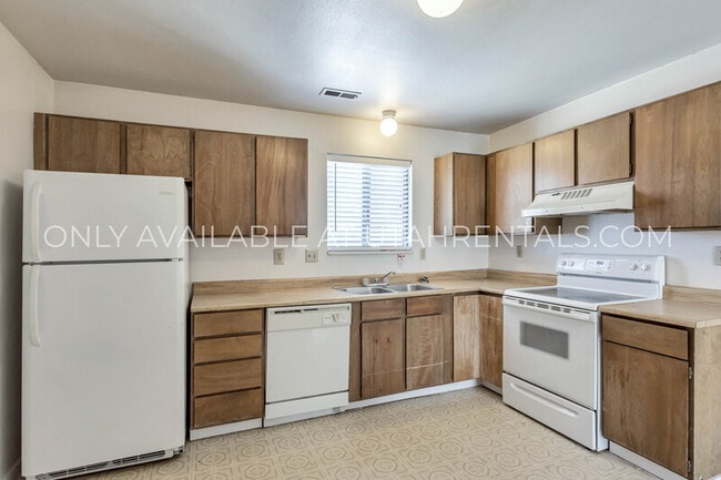 Photo - 255 E Center St Unit 11