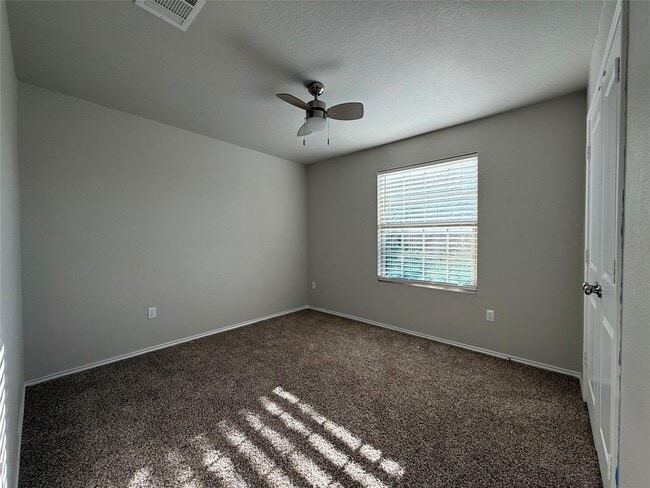 Photo - 136 Jackson Blue Ln