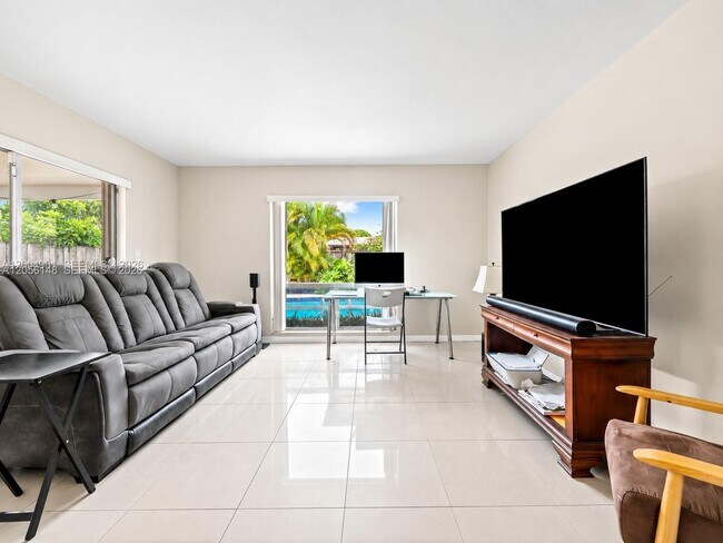 Photo - 2210 N 57th Way