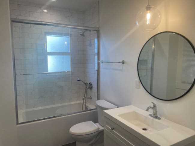1000 W 22nd St