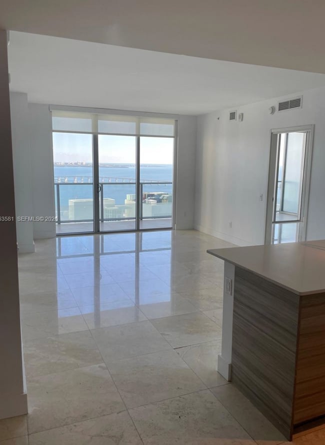 Building Photo - 1300 Brickell Bay Dr Unit 3204-ML A12063581