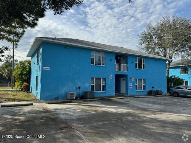 Building Photo - 1527 Schoolhouse St Unit B3