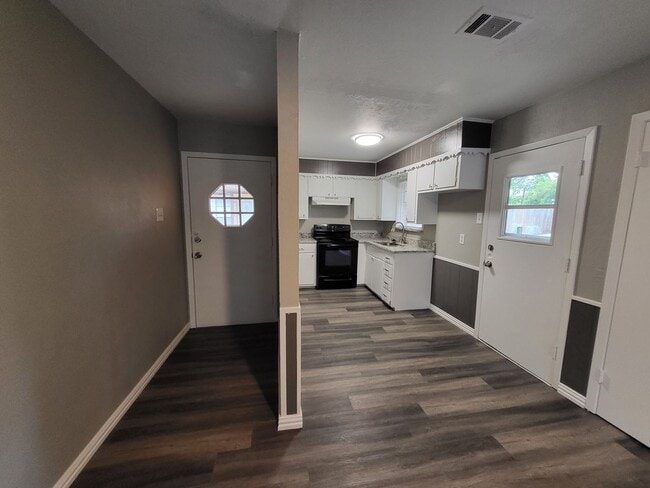 Photo - Cozy 2 bed 1 bath duplex!
