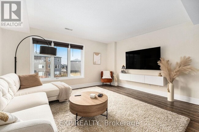 Photo - 76 Lakepointe Dr