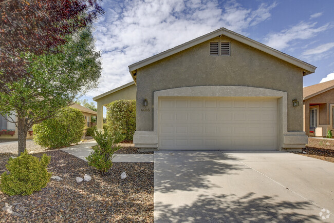 Building Photo - Beautiful Home in Granville!