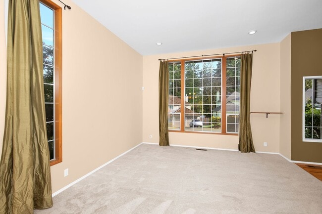 Photo - 4 Bedroom Traditional Sammamish Home