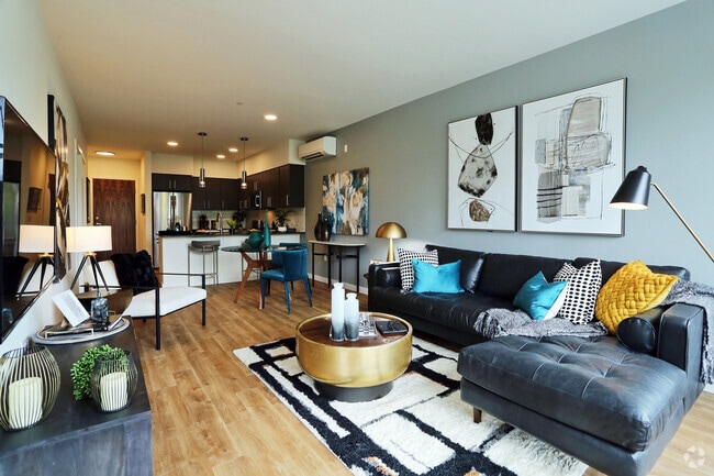 1BR, 1BA - 792 SF
