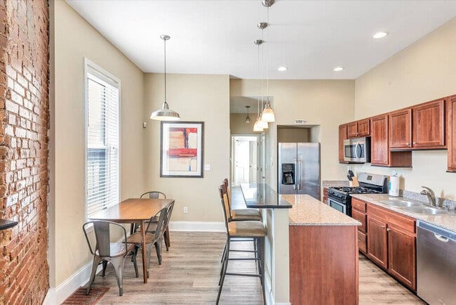 Photo - 925 S Sarah St Unidad ID1031865P