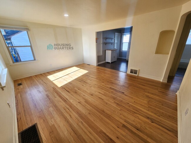 Photo - 3904 W Wellesley Ave