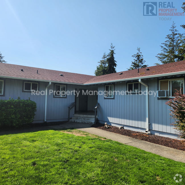 Building Photo - 2 bed 1 bath Spanaway apartment! Unit 9