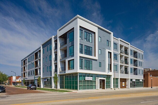 Photo - 134 - 217 S Neil