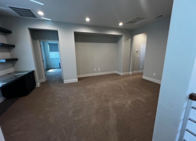 Photo - 2 W Good Ave